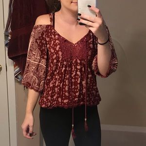Maroon cold shoulder top!